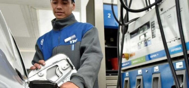 YPF bajó los precios de los combustibles mientras la retracción de las ventas acumula 15 meses