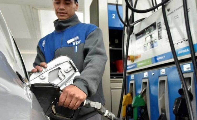 YPF bajó los precios de los combustibles mientras la retracción de las ventas acumula 15 meses