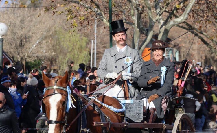 desfile 9 de julio Gualeguaychú