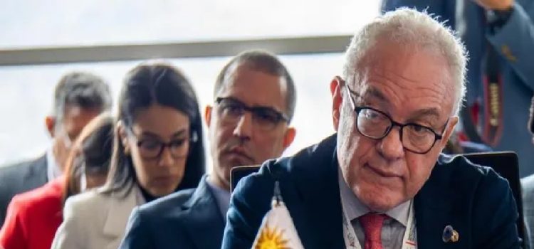 El gobierno busca restablecer "algún mecanismo consular" con Venezuela