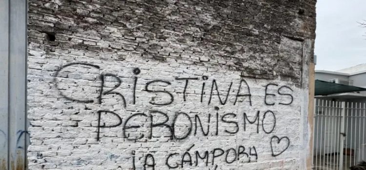 La Cámpora: "¿Cinco patrulleros y más de 20 oficiales para detener a cinco jóvenes?"