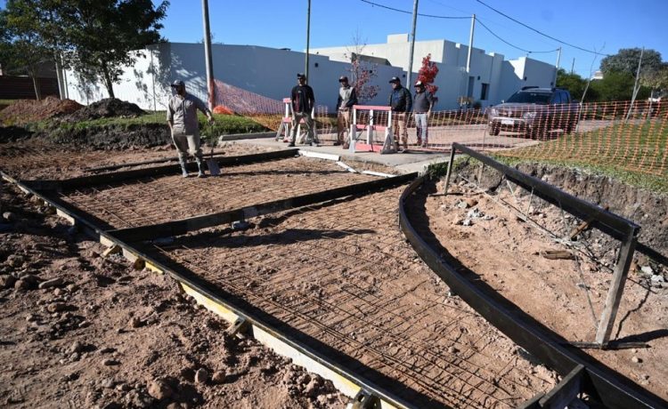 Avanzan las obras de cordón cuneta con participación vecinal en distintos barrios de la ciudad