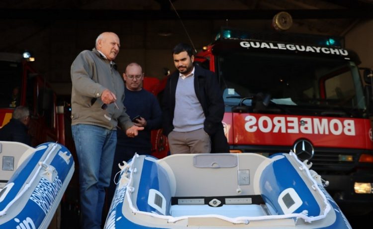 Gualeguaychú fue sede de la entrega de embarcaciones para bomberos voluntarios
