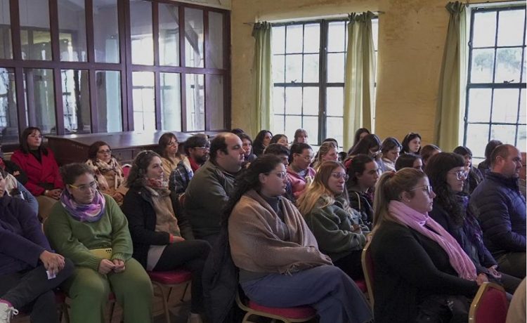 Charla sobre “Medallas, fichas y obsequios empresariales de la Liebig – Anglo”