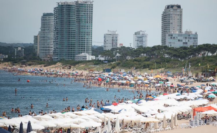 Turismo en Uruguay: creció la llegada de argentinos y se redujeron los viajes al exterior