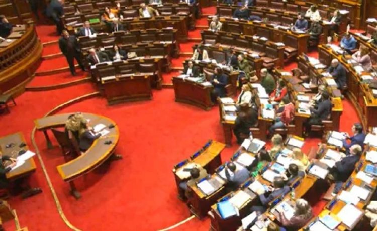 Uruguay: "No podés dejar a un gobierno sin presupuesto", el Frente Amplio cruzó a la oposición por la toma de deuda
