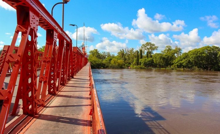 El río Gualeguaychú se mantiene alto, pero estable: Defensa Civil continúa con el monitoreo