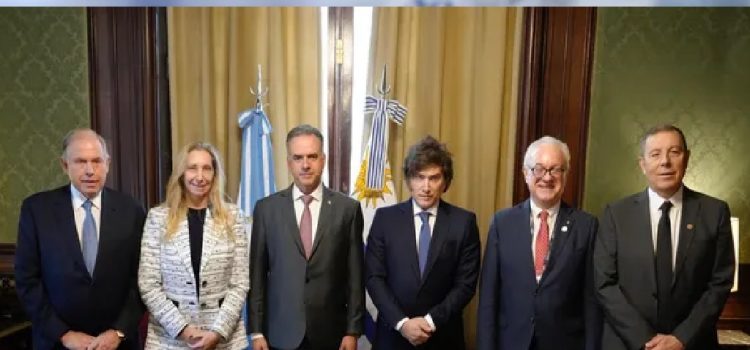 Yamandú Orsi tuvo una buena primera reunión con Javier Milei y lo invitó a visitar Uruguay