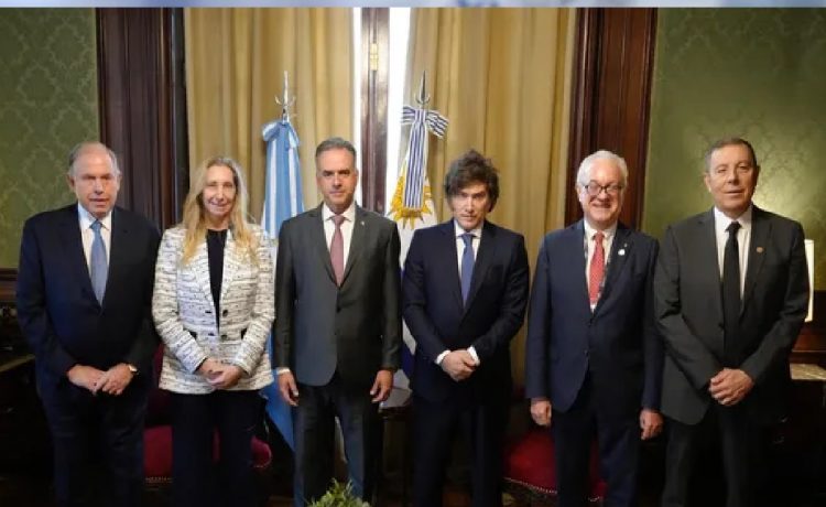Yamandú Orsi tuvo una buena primera reunión con Javier Milei y lo invitó a visitar Uruguay