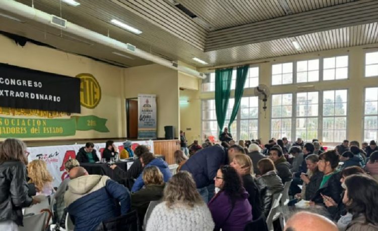 AGMER declaró el estado de “alerta y movilización”. Exige “paritarias urgentes” y rechaza resoluciones del CGE