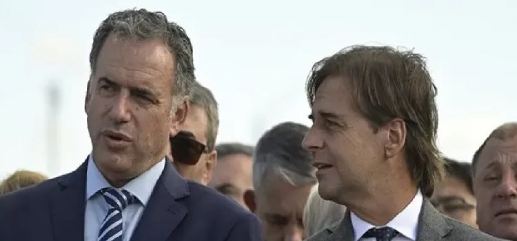 Yamandú Orsi y Luis Lacalle Pou marcan presencia estratégica en las asunciones departamentales