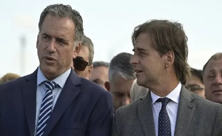 Yamandú Orsi y Luis Lacalle Pou marcan presencia estratégica en las asunciones departamentales