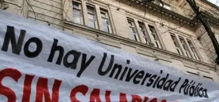 Crítica situación presupuestaria y renuncia de docentes ponen en riesgo el cursado del segundo cuatrimestre en universidades