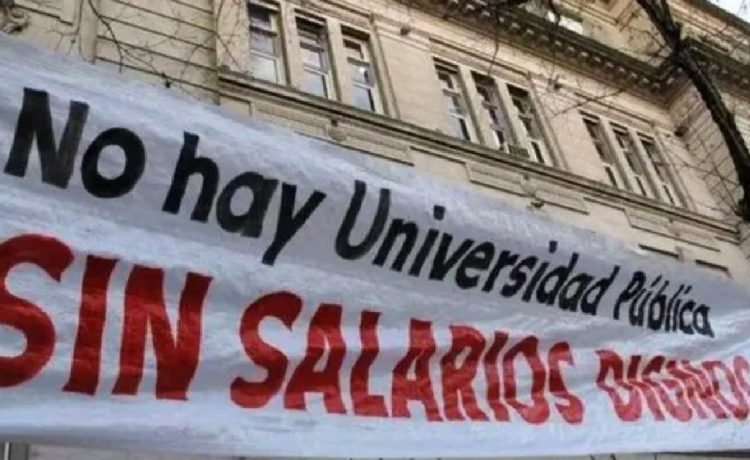 Crítica situación presupuestaria y renuncia de docentes ponen en riesgo el cursado del segundo cuatrimestre en universidades