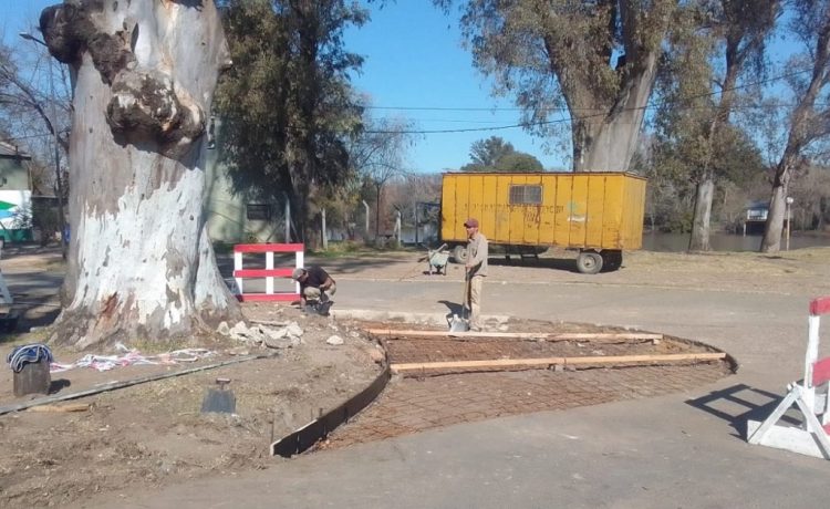 El Municipio comenzó con los trabajos de ampliación de las calles de ingreso y egreso del Camino de la Costa