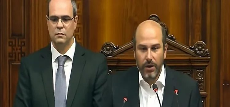 El Frente Amplio acusa a blancos y colorados de "deslealtad" por no sumarse al diálogo sobre seguridad social