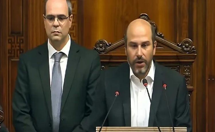 El Frente Amplio acusa a blancos y colorados de "deslealtad" por no sumarse al diálogo sobre seguridad social