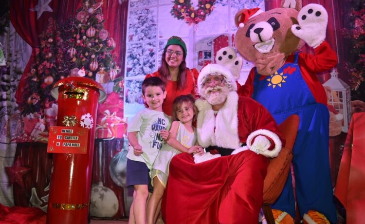 En una noche fantástica, llena de emociones y con una hermosa presencia de niñas y niños, Pueblo Belgrano adelantó la Navidad con la llegada de Papá Noel.