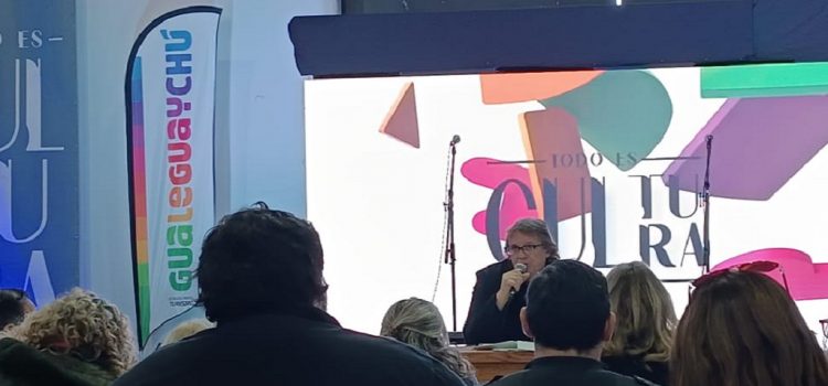 Exitosa primera jornada de la Feria Internacional del Libro en los Galpones del Puerto