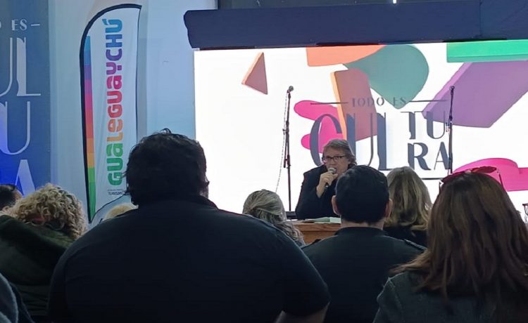Exitosa primera jornada de la Feria Internacional del Libro en los Galpones del Puerto