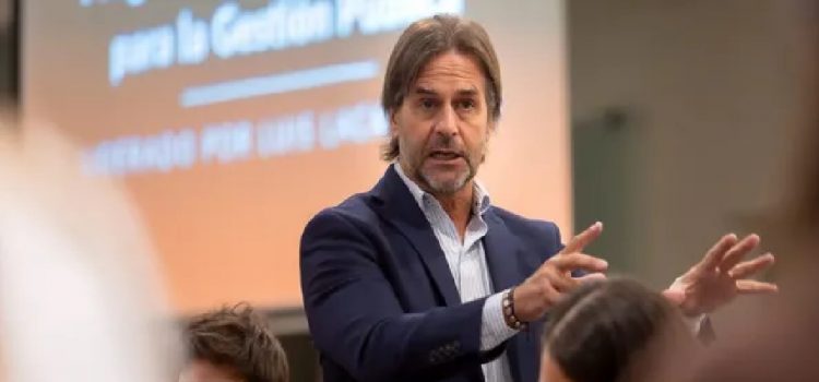 El Frente Amplió acusó a Luis Lacalle Pou de comprometer al Estado con un proyecto millonario sin solución real