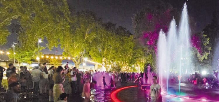 Paysandú inauguró la “plaza más linda del país” con una fuente en forma de Mburucuyá y atractivos juegos de luces y agua
