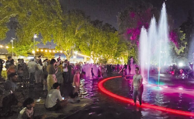 Paysandú inauguró la “plaza más linda del país” con una fuente en forma de Mburucuyá y atractivos juegos de luces y agua