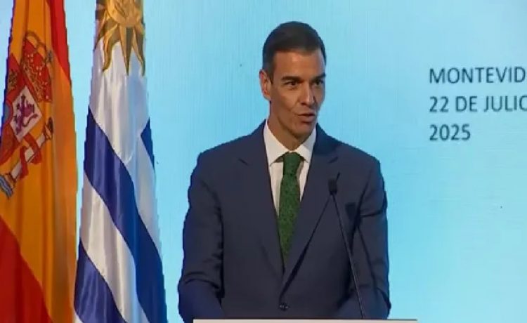 Pedro Sánchez insistió en la firma del Acuerdo Mercosur-UE y halagó la institucionalidad uruguaya
