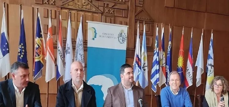Los intendentes reclaman un mayor porcentaje del presupuesto para los gobiernos departamentales