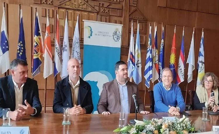 Los intendentes reclaman un mayor porcentaje del presupuesto para los gobiernos departamentales