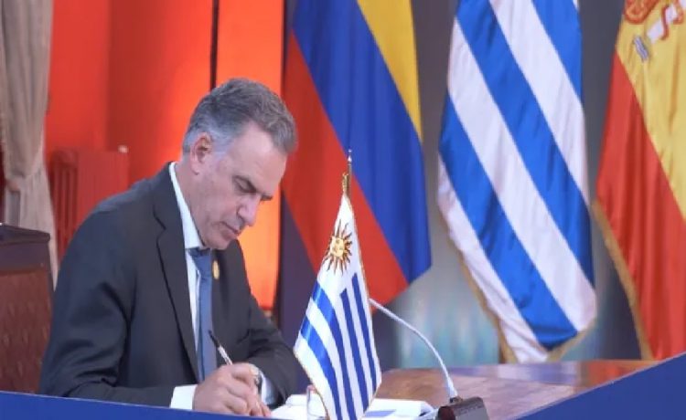 Más del 60% de los ciudadanos aprueba la política exterior de Yamandú Orsi