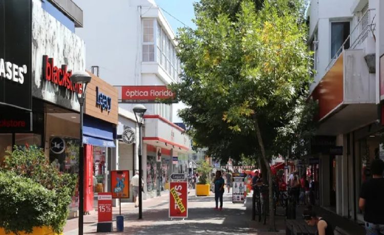 Circulan billetes falsos de 100 dólares en Maldonado y preocupa su uso en ventas