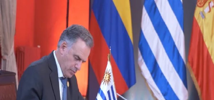 Yamandú Orsi recuperó el liderazgo en el ranking de presidentes sudamericanos