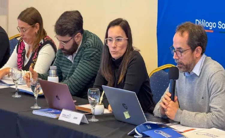 Comenzó la Comisión Ejecutiva del Diálogo Social, a pesar de la ausencia de la mayoría de la oposición