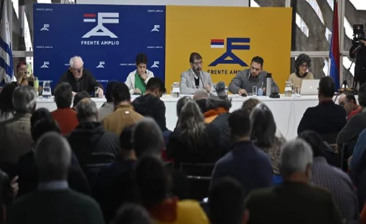 La estrategia política del Frente Amplio genera nuevos cruces con la oposición