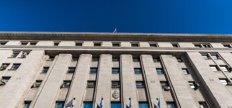 Dólar ahorro y turista: ARCA habilitó el trámite para pedir el reintegro por percepciones aplicadas sobre consumos en moneda extranjera
