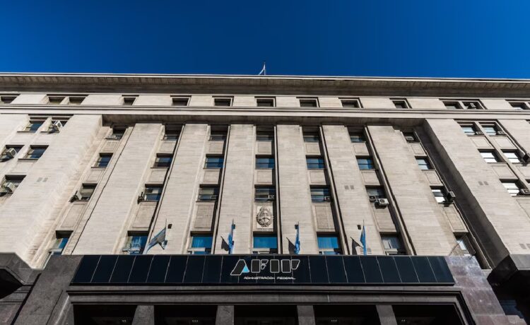 Dólar ahorro y turista: ARCA habilitó el trámite para pedir el reintegro por percepciones aplicadas sobre consumos en moneda extranjera