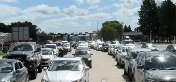 Temporada 2024-2025: la mitad de los turistas que ingresaron al país son argentinos