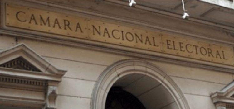 Tiempo de descuento para inscribir alianzas: el oficialismo se anota con los libertarios y Gaillard por fuera del PJ
