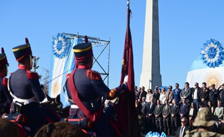 Gualeguaychú celebra el 9 de Julio con desfile cívico-militar y dos exhibiciones de la Brigada Blanca