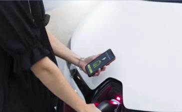 Quejas del sector y la oposición de los vendedores de nafta: la polémica por el impuesto a los autos eléctricos aumenta