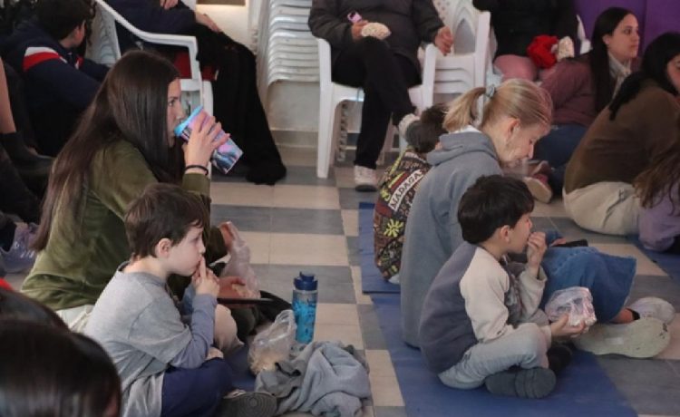 El CIC Néstor Kirchner realizó la primera función de cine comunitario durante las vacaciones