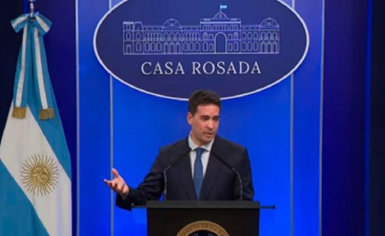 El Gobierno culpa a la población por endeudarse: “No saben manejar sus ingresos”