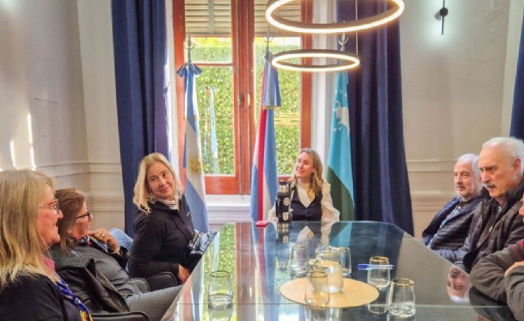 La viceintendenta Carrazza recibió a la nueva comisión directiva del Club de los Abuelos