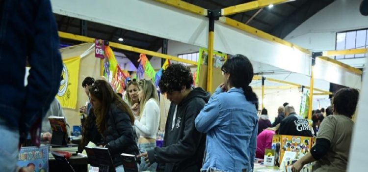 La Feria Internacional del Libro invita a presentaciones editoriales, música en vivo, charlas y gastronomía