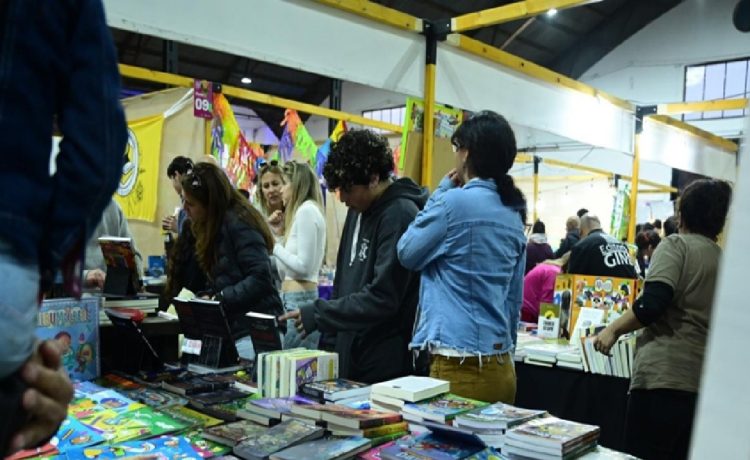 La Feria Internacional del Libro invita a presentaciones editoriales, música en vivo, charlas y gastronomía