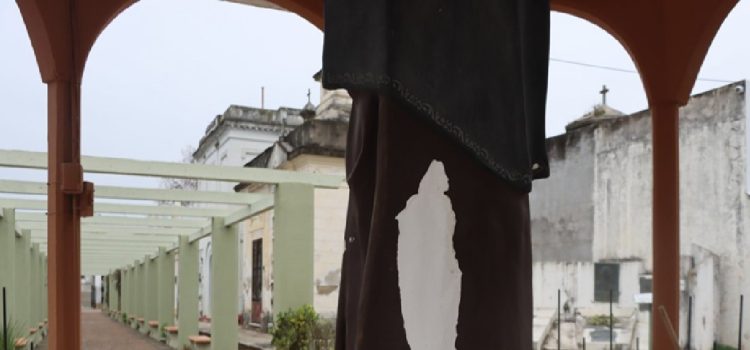 Inician la restauración de la imagen de Santa Clara en el Cementerio Norte