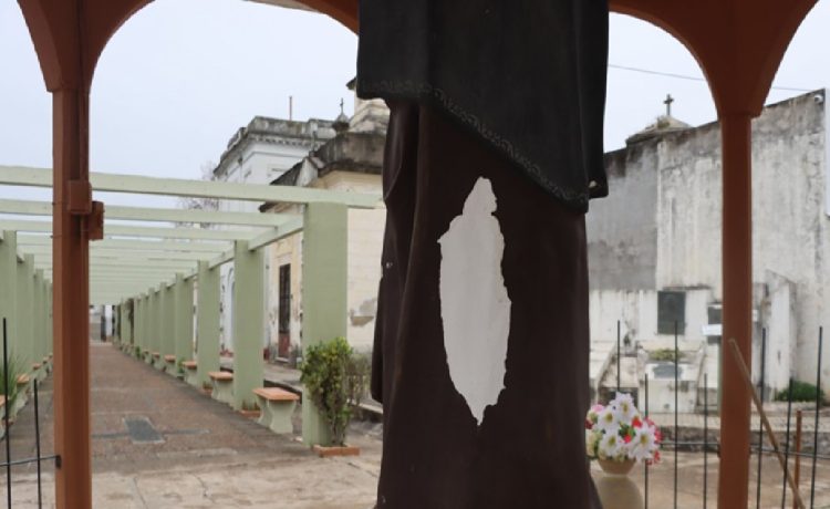 Inician la restauración de la imagen de Santa Clara en el Cementerio Norte
