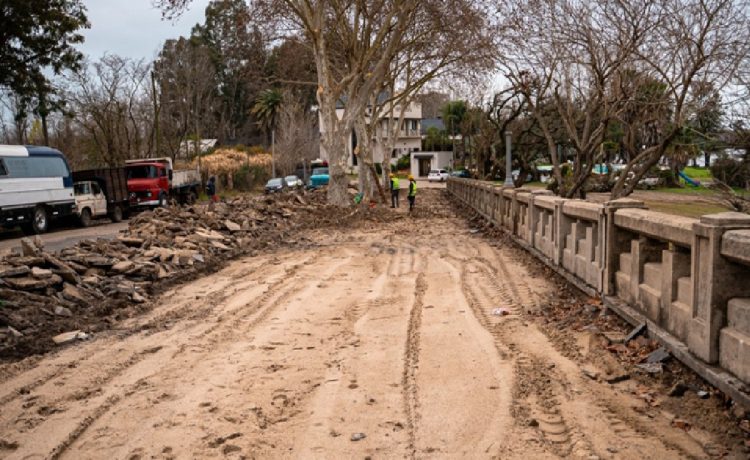 Comenzaron los trabajos de recontrucción en el último tramo de las veredas de la Costanera