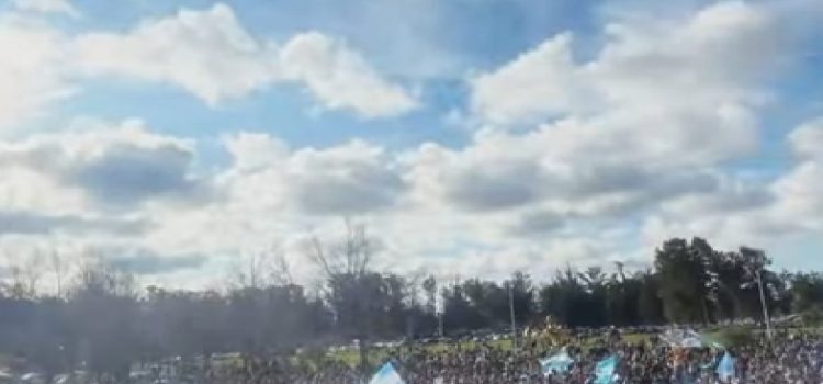 Lisandro Martínez recibió el cariño de una multitud en Gualeguay